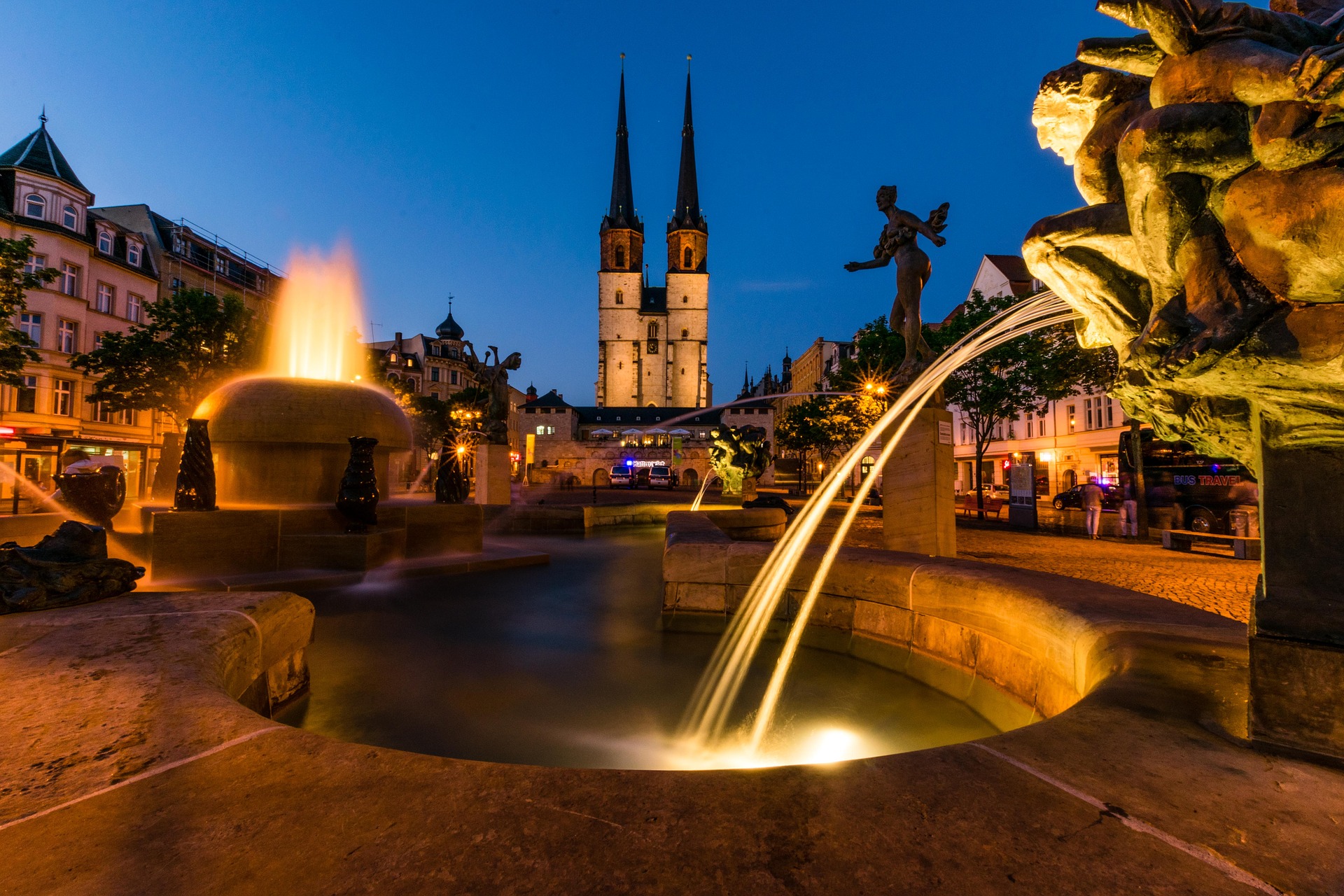 Abendstimmung Göbelbrunnen Hallmarkt in Halle