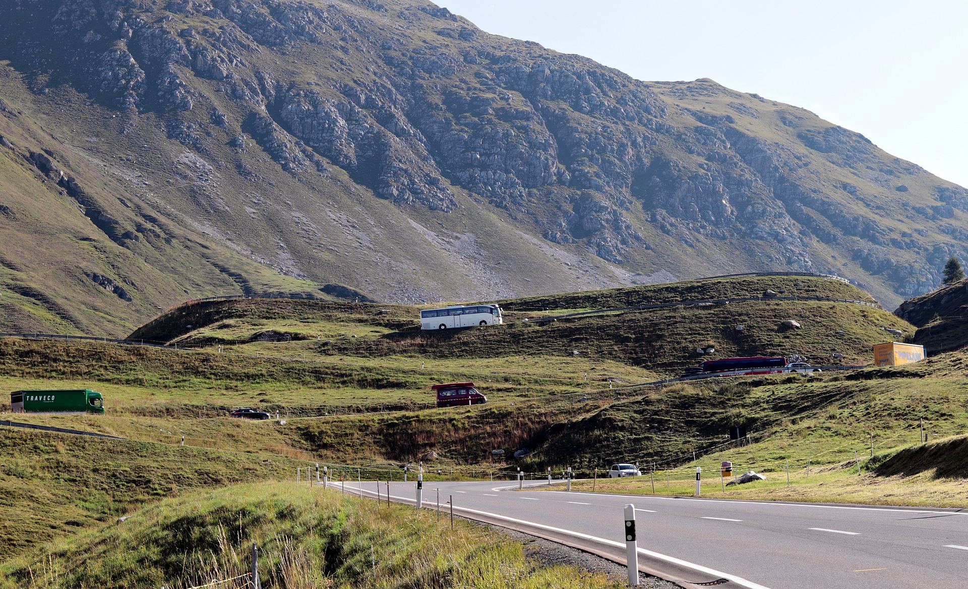 Buss im gebirge pixel 2013 pixabay