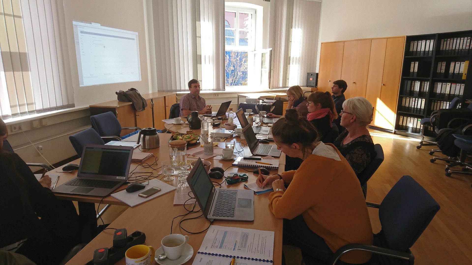 Schulungsraum mit den Redakteuren