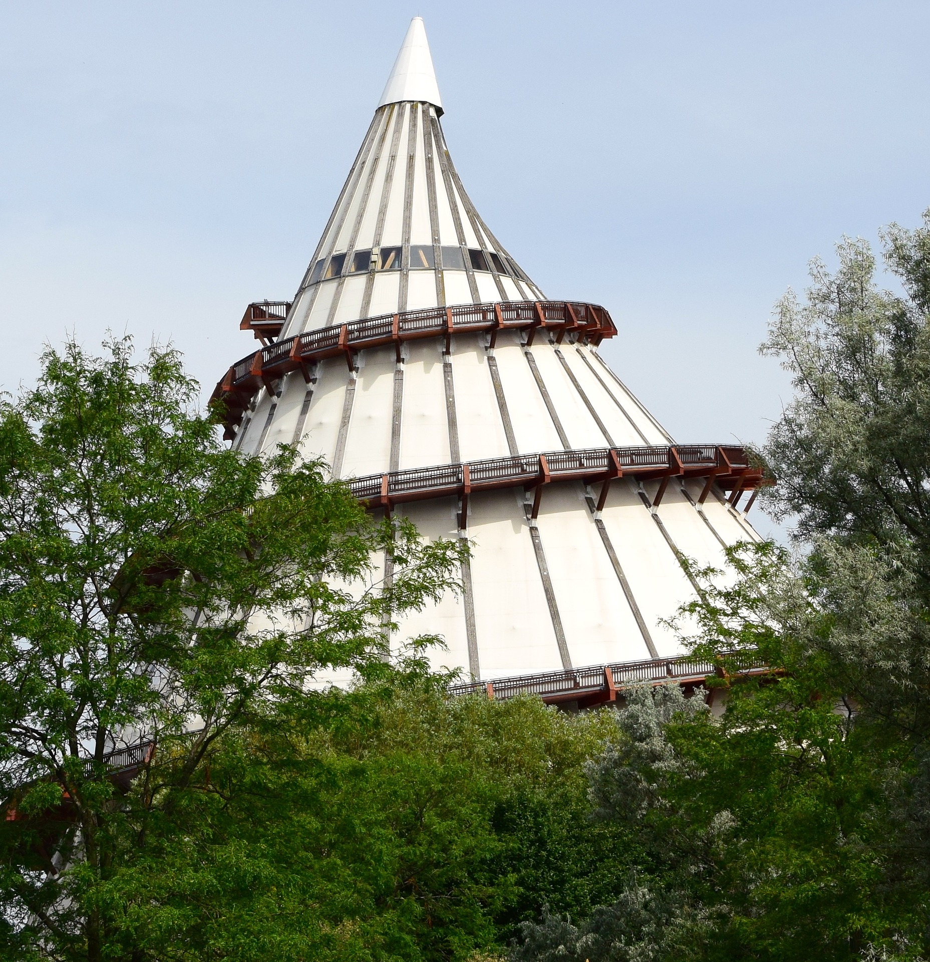 JAhrtausendturm im Elbauenpark in Magdeburg