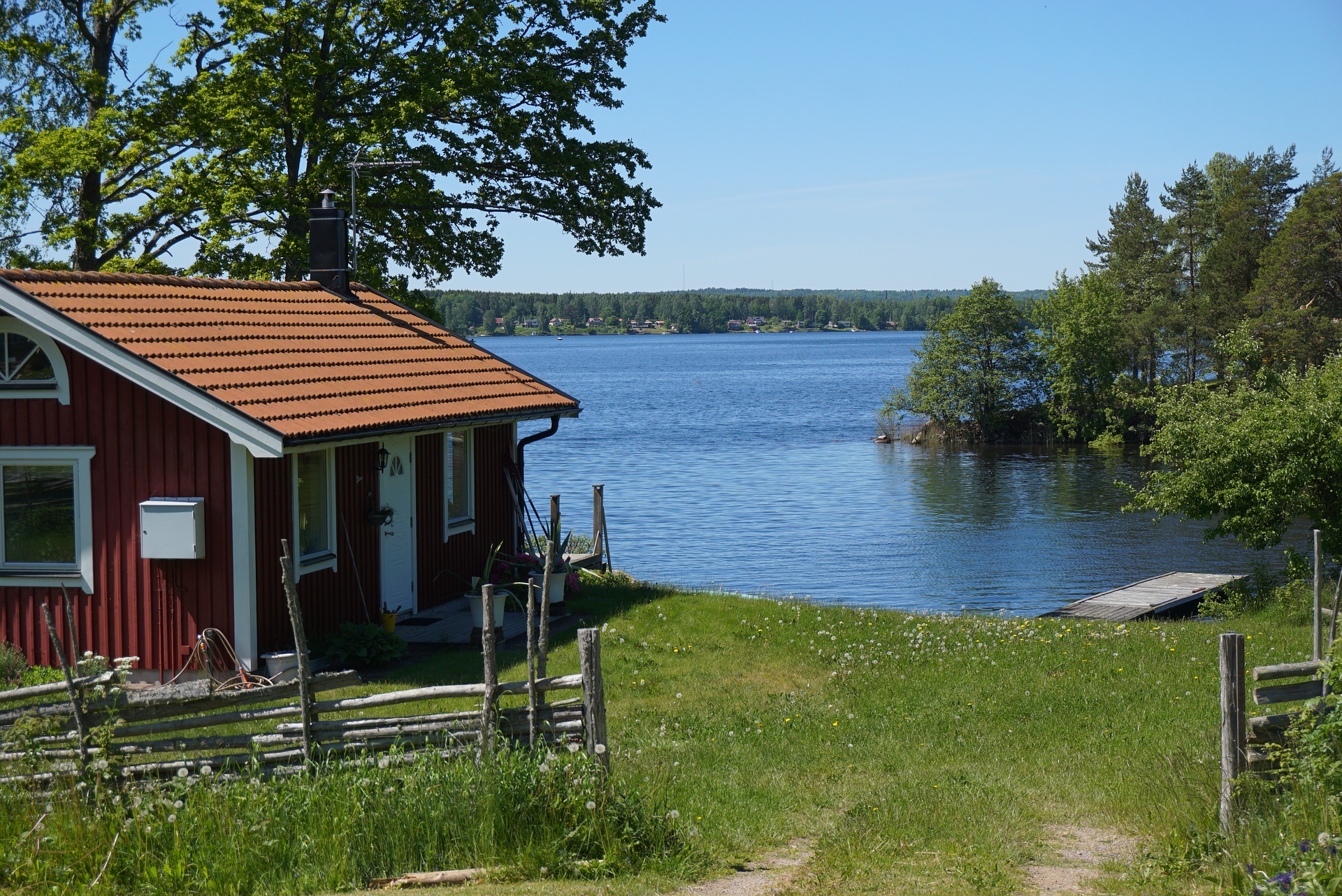 Holzhütte am See
