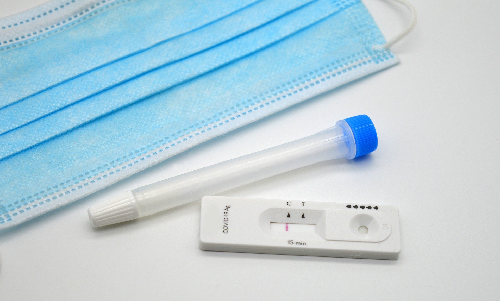 Corona-Test und Mund-Nasen-Schutz