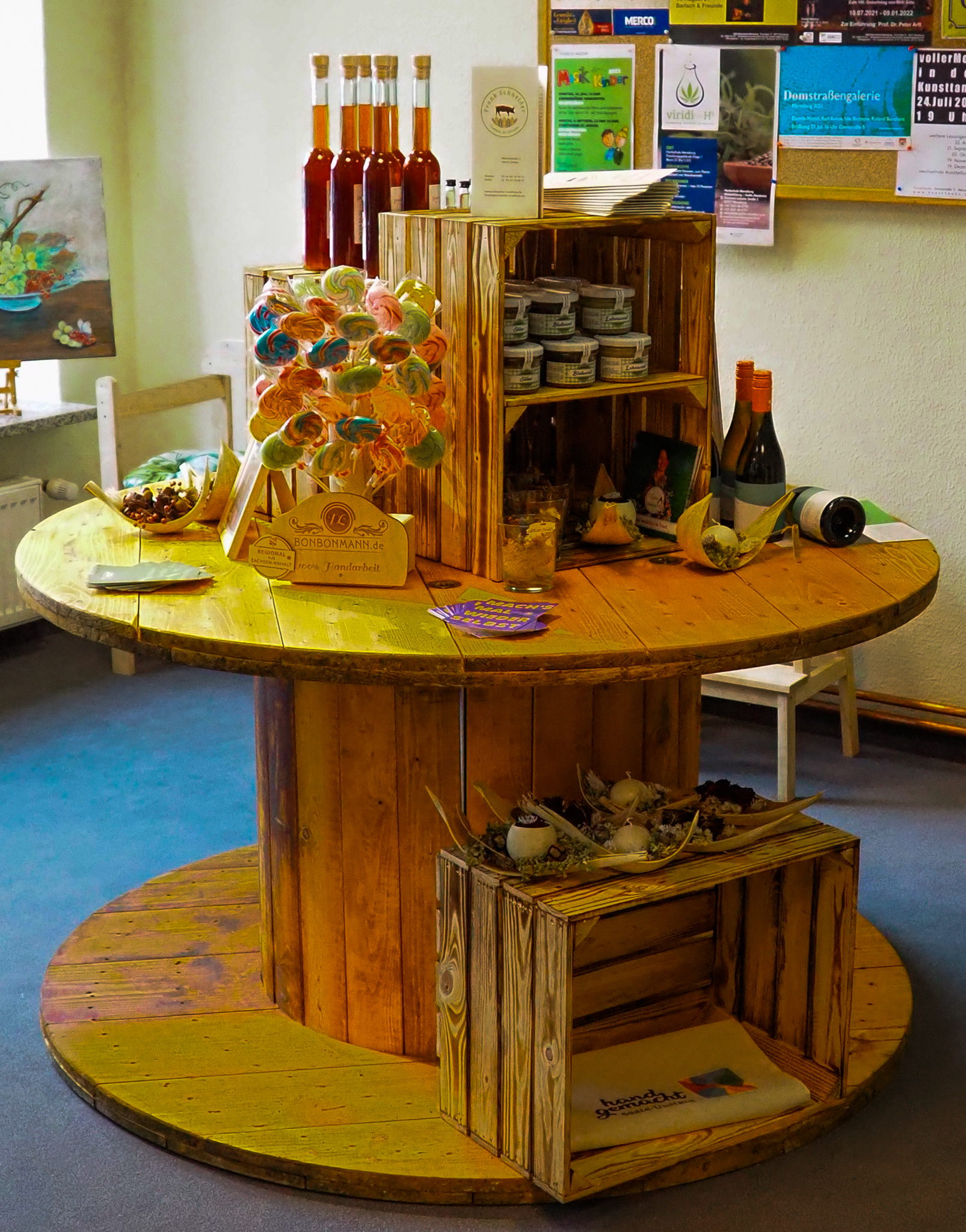 handgemacht-Sortimente jetzt auch in den Tourist-Informationen Merseburg und Weißenfels ©Saale-Unstrut-Tourismus e.V. Handgemacht_in_TI_Merseburg