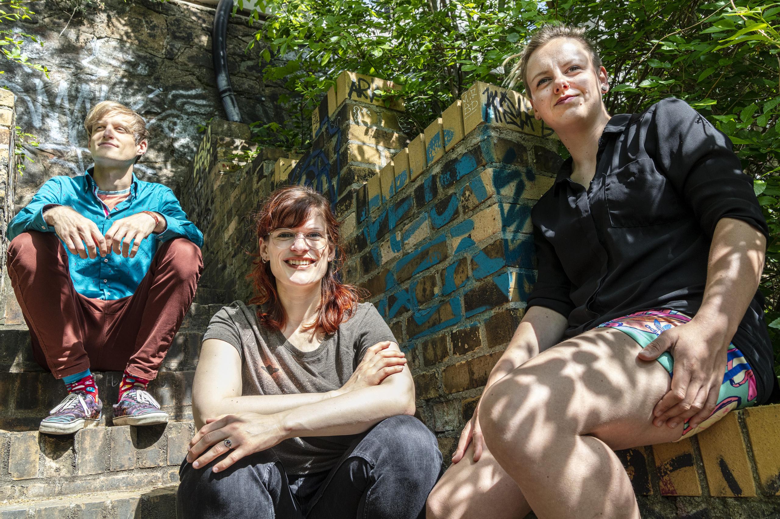 Valentin Spiegel (links), Lina Krüger (Mitte) und Lisa Pitt (rechts) von LautSpiel