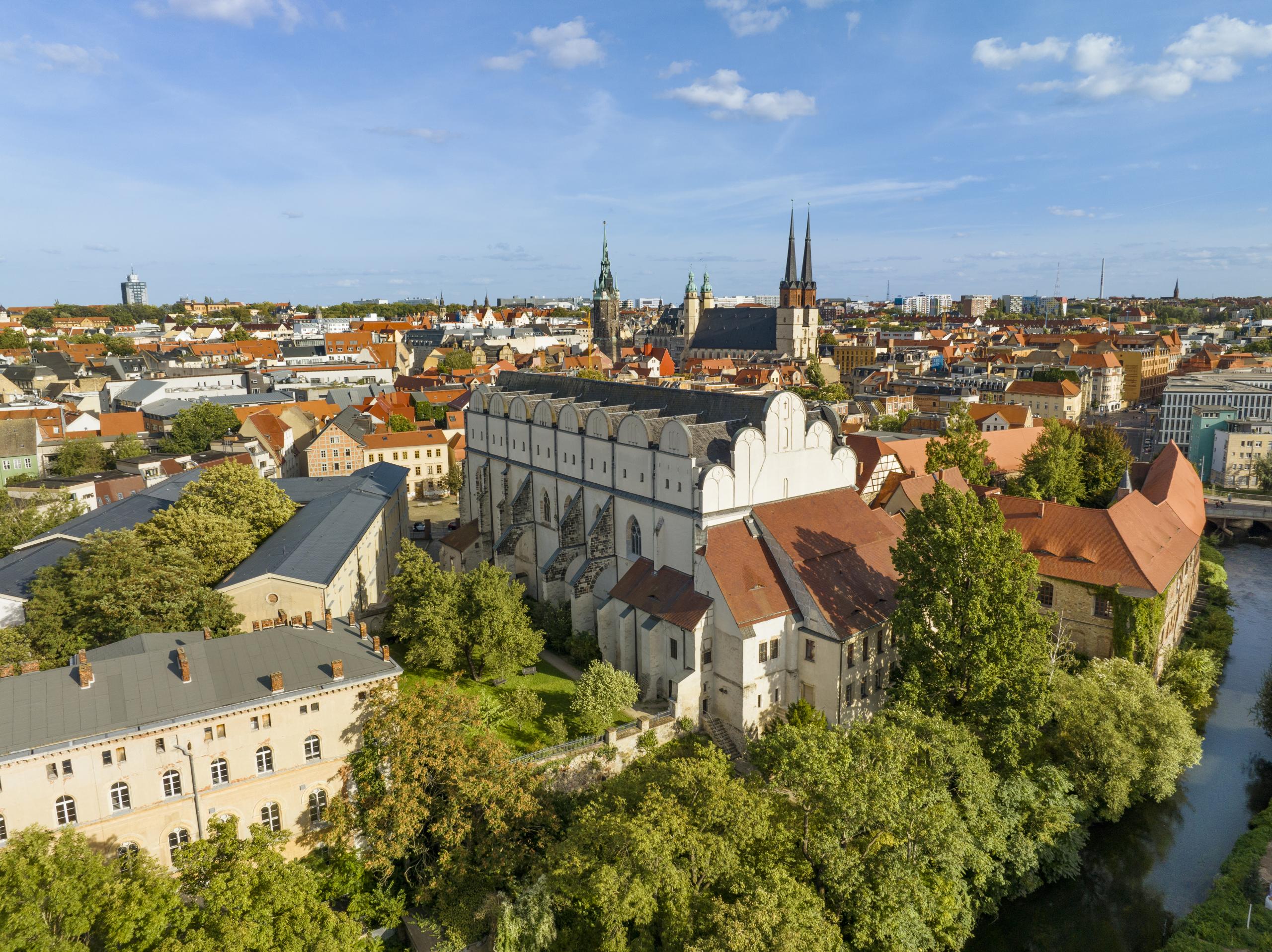 Halle_Altstadt_Ansicht_vom_Dom_mit Saale_
