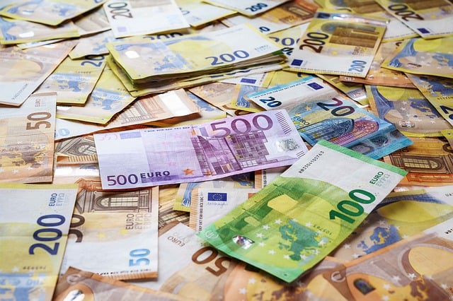 banknotes 7850299 640