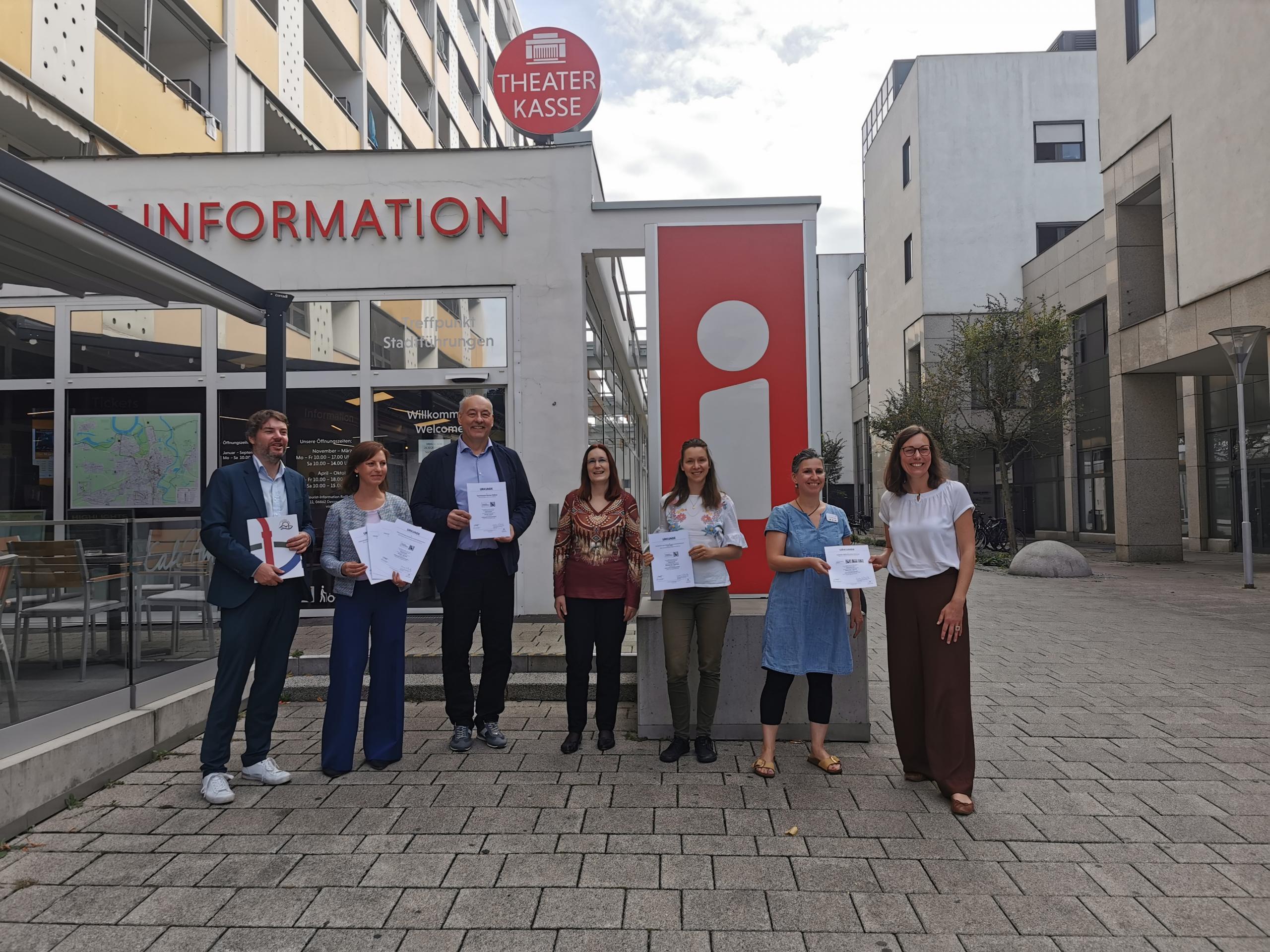 urkunden bergabe reisen f r alle dessau ro lau quer stadtmarketinggesellschaft dessau ro lau mbh