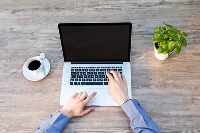 Arbeit am Laptop