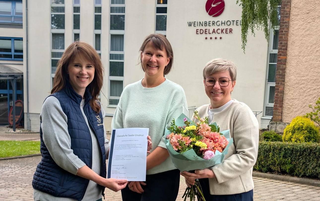 v.l. Irene Schmidt (Saale-Unstrut Tourismus GmbH), Sandra Engel (Hoteldirektorin Weinberghotel Edelacker), Antje Peiser (Geschäftsführerin Saale-Unstrut Tourismus GmbH)