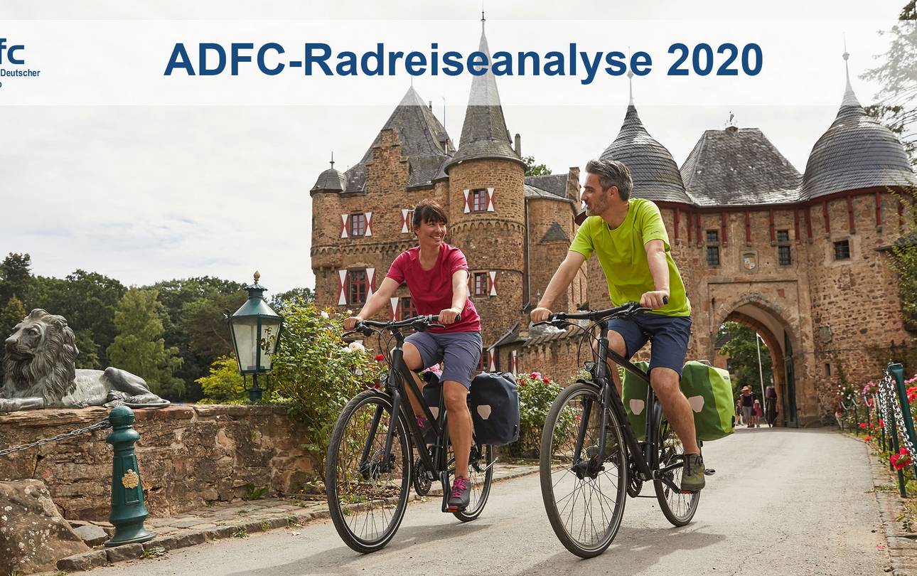 Radreiseanlayse 2020 ©ADFC RAdfahrer auf einem Weg