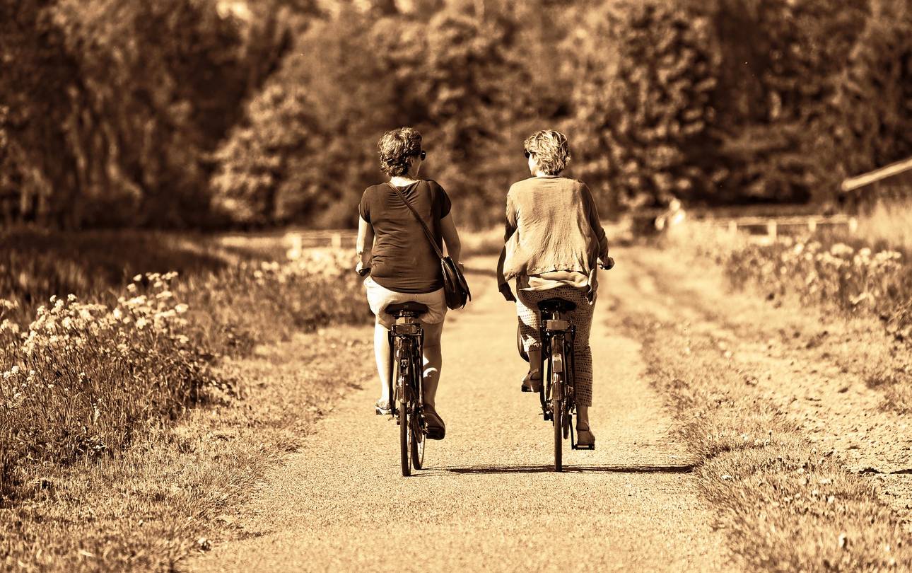 Fahrradfahrer auf Weg mabelamber pixabay ©mabelamber pixabay