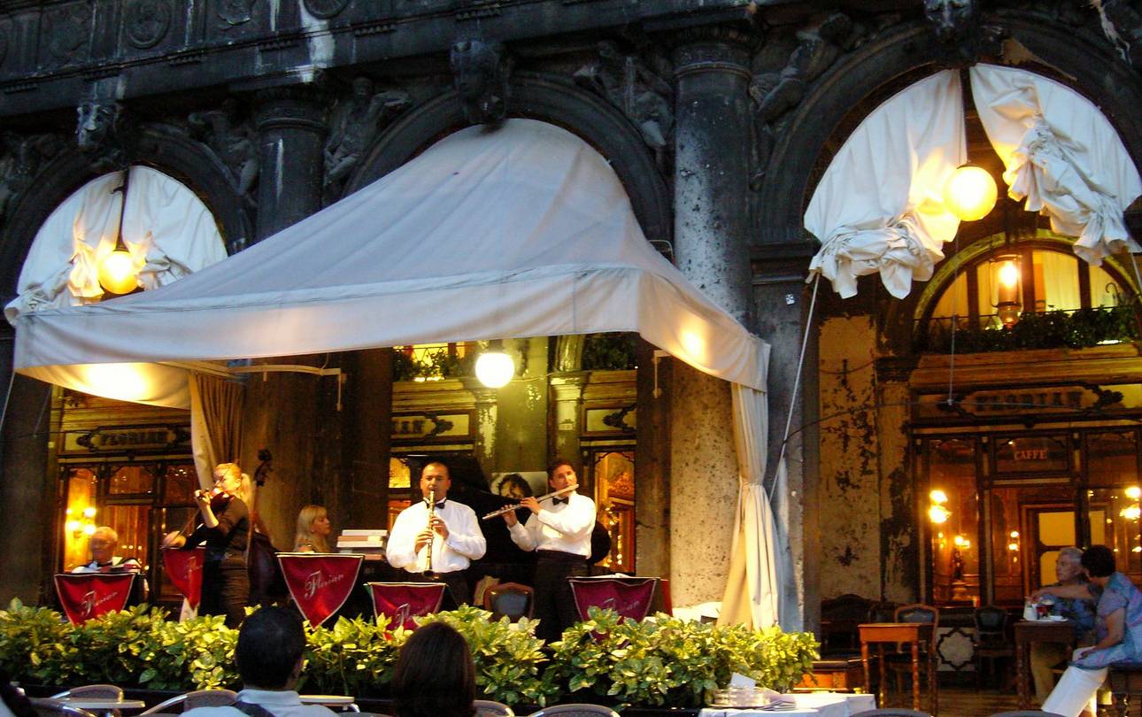 Straßencafe in Paris