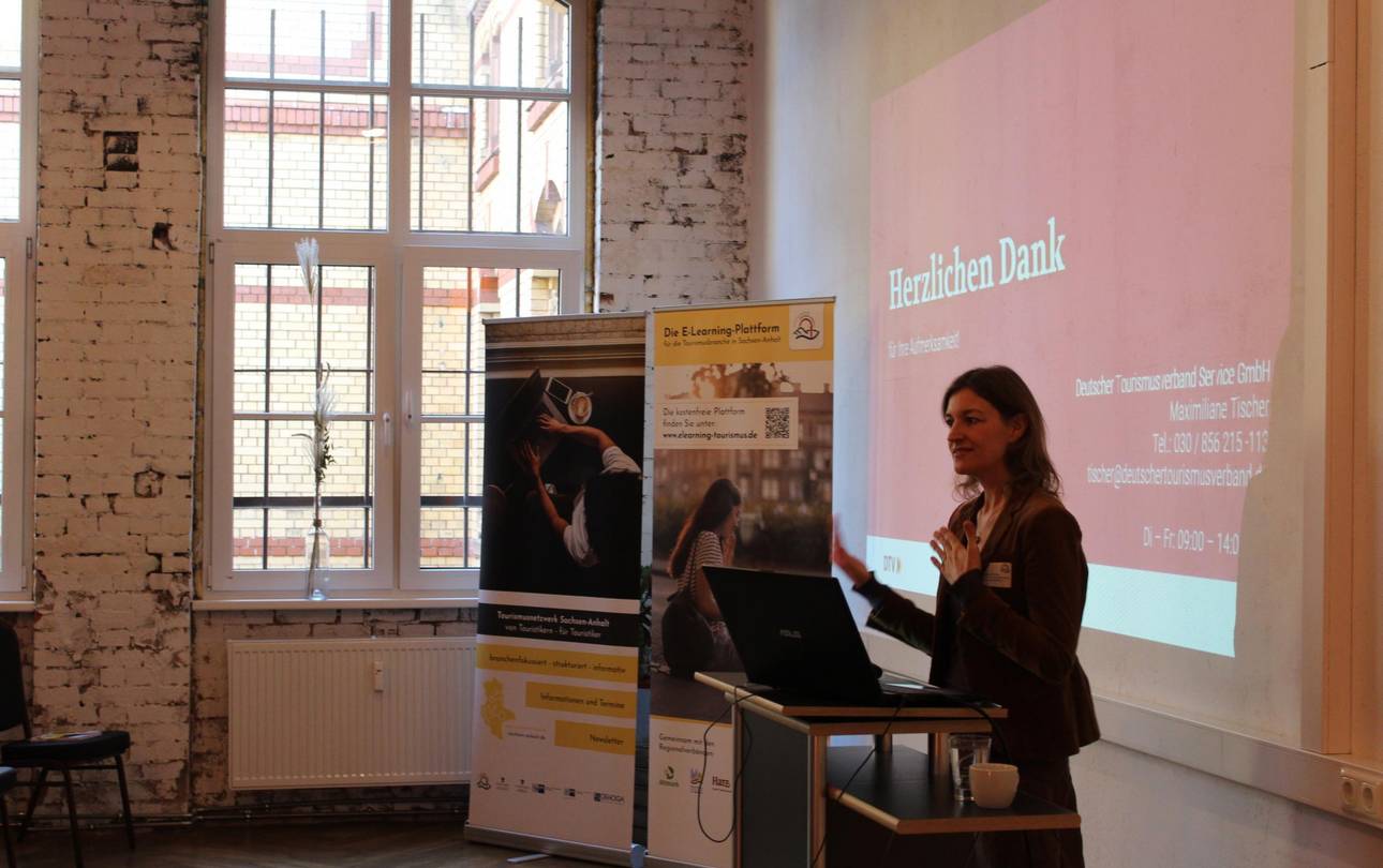 Maximiliane Tischer hält Präsentation