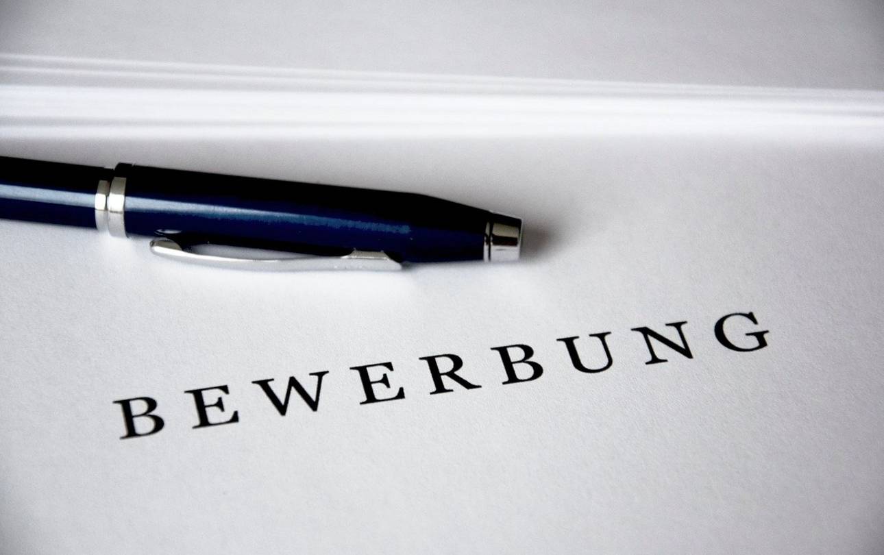 Stift auf Bewerbungsmappe