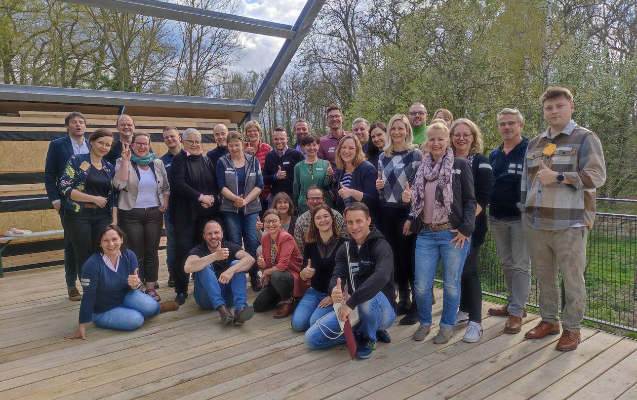 Gruppenfoto mit allen Teilnehmenden