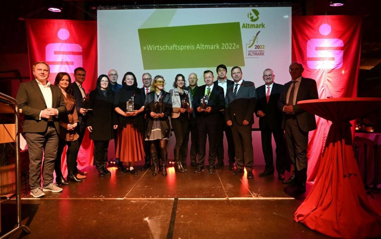 Gruppenbild Gewinner Wirtschaftspreis Altmark 2022