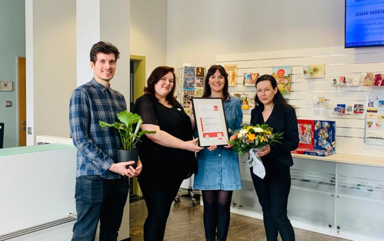 Übergabe Zertifikat i-Marke e0c27920 7844 456d a5a8 dfd27b559f03