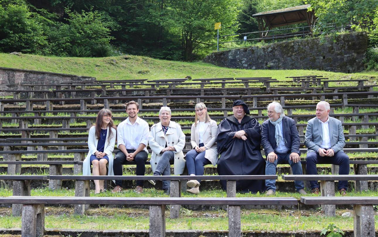 Pressekonferenz Waldbühne von links nach rechts Christiane und Livian Jantosch, Claudia Hacker, Claudia Illiger, Uwe Gajowski, Mario Jantosch, Peter Kohl