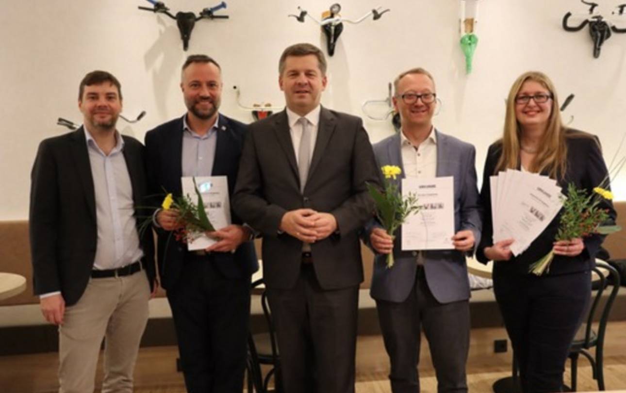 Minister Sven Schulze übergibt Gütesiegel „Reisen für Alle“ an sieben touristische Einrichtungen in Magdeburg ©MWL csm 17005054115032901418903452915210 23664200ee