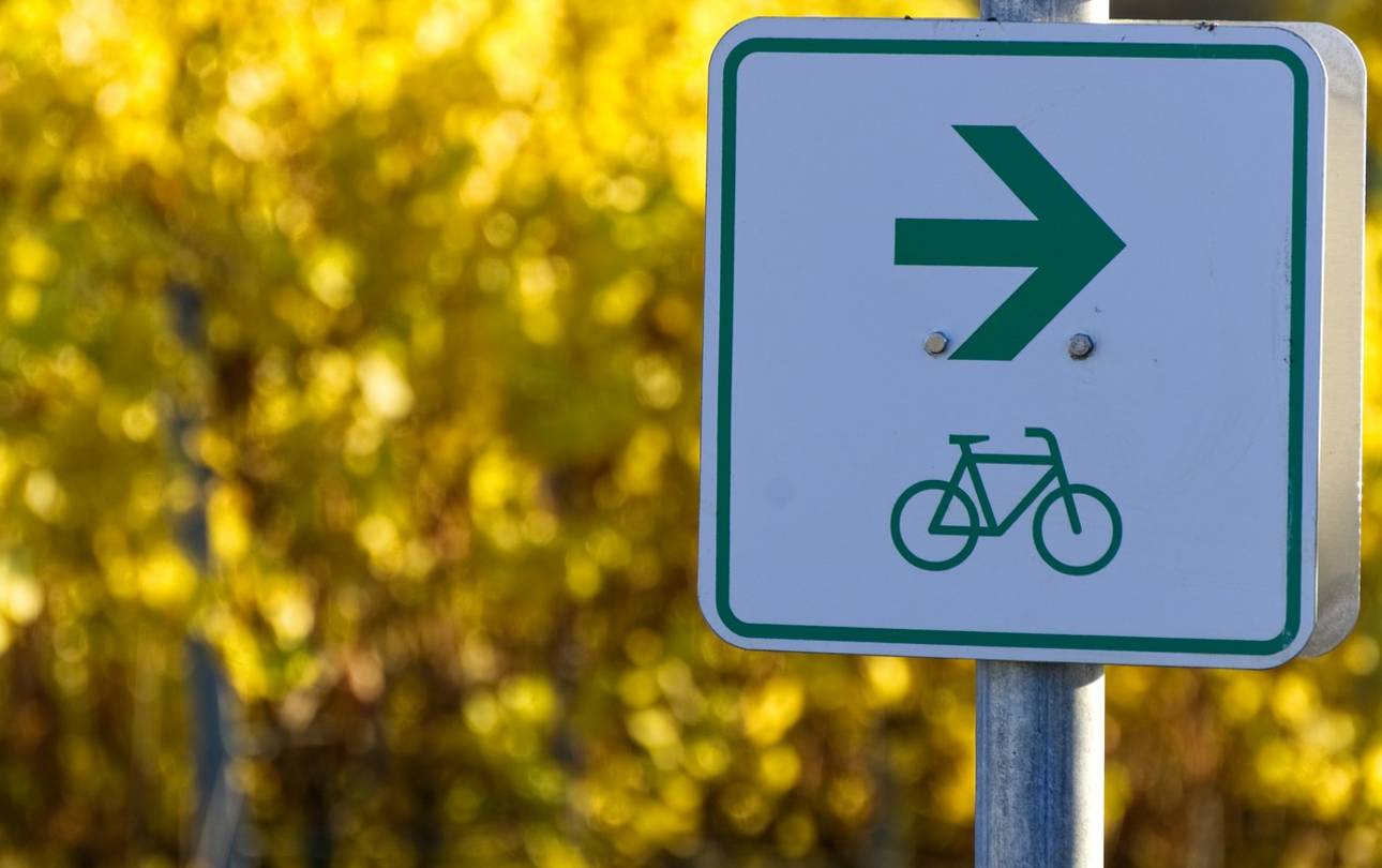 Förderaufruf 2024 im Förderprogramm „Nicht investive Modellvorhaben Radverkehr“ ©pixabay Beschilderung Radweg