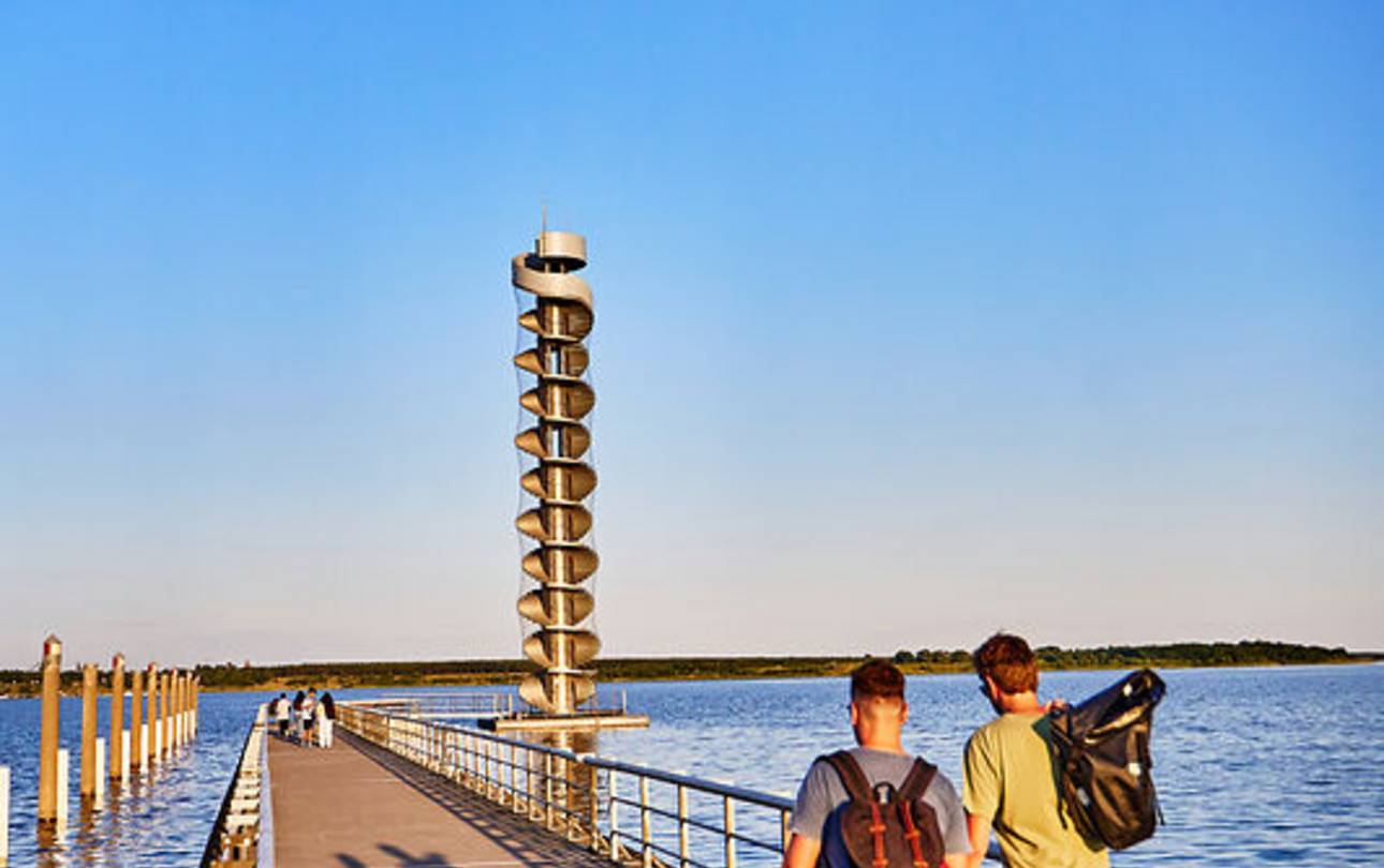 Tourismus als starker Wirtschaftsfaktor in Sachsen-Anhalt ©Investitions- und Marketinggesellschaft Sachsen-Anhalt mbH/Lüder Lindau Pegelturm am Goitzschesee