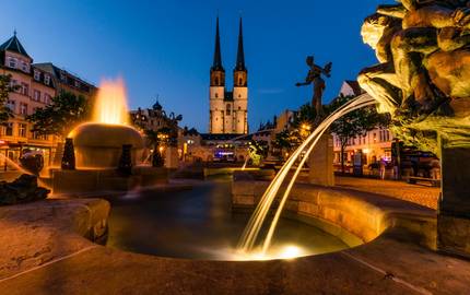 Abendstimmung Göbelbrunnen Hallmarkt in Halle