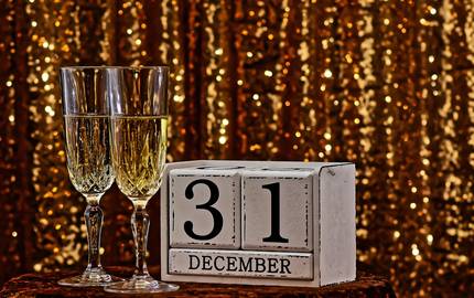 sektgläser mit Datumsanzeige 31 Dezember
