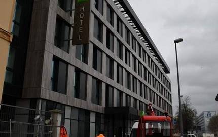 FAssade des neuen Ibis Style in Magdeburg