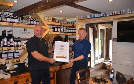 Harzer Edelbrand Manufaktur Urkundenuebergabe HTV