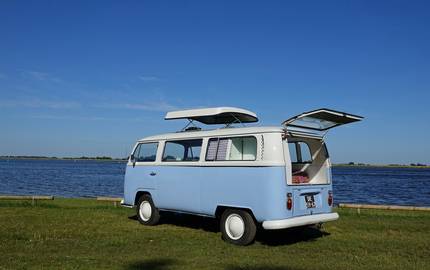 the old van 4876116 1920 (pixabay)