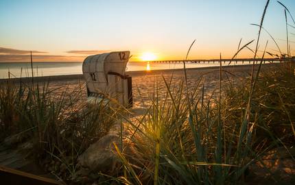beach chair 3719506 1920