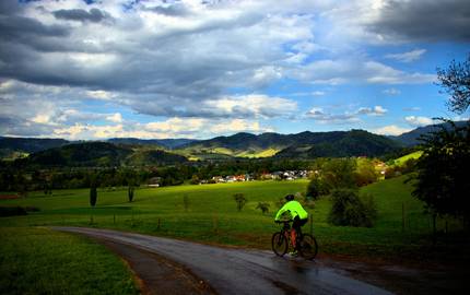 Hätten Sie nicht auch gern die ultimative Freizeitaktivität bei fast allen Wetterlagen zur Hand? mountain bike 5100386 1920