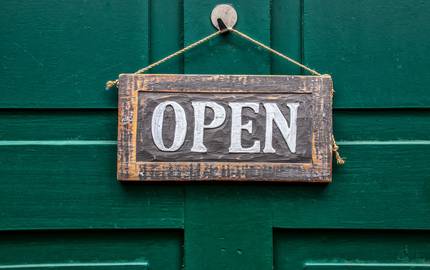"open"-Aushängeschild