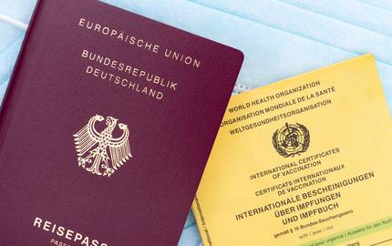 Reisepass und Impfausweis
