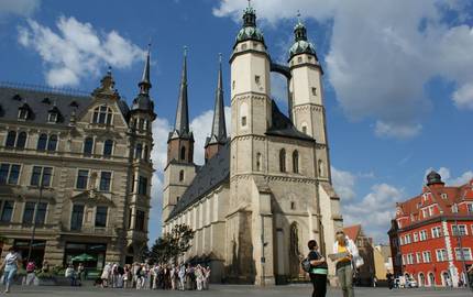 Musik liegt in der Luft: Gratis-Schnupperrundgänge in Halle Marktkirche mit Touristengruppe