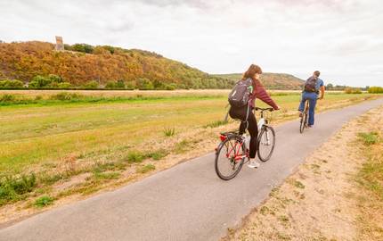 Radfahrer auf dem Flussradweg