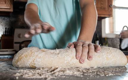 Brotteig kneten