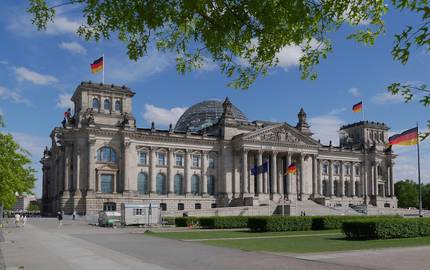 Bundestagsgebäude von außen