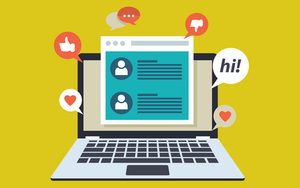 Laptop mit verschiedenen Reaktionssmileys