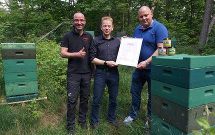 Immo Feldmer (Harzköhlerei Stemberghaus), Andreas Lehmberg (Harzer Tourismusverband) und Mathias Schäfer (Harzer Honigdieb)