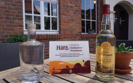 „Urkundenübergabe Traditionsbrennerei“