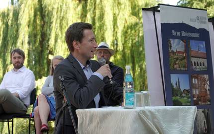 Oberbürgermeister der Stadt Halberstadt, Daniel Szarata, bei der Eröffnung des 14. Harzer Klostersommers