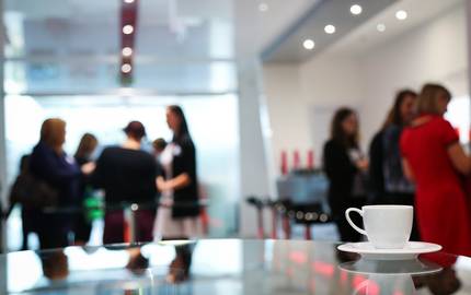 Menschen in der Kaffeepause