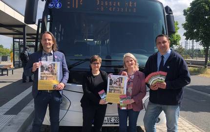 v.l.n.r.: Hannes Wolf / Geschäftsführer Stadtmarketinggesellschaft Dessau-Roßlau, Ute König / Pressesprecherin Stiftung Bauhaus Dessau, Anika Kinnemann / Stellvertretende Geschäftsführerin WelterbeRegion ADW e.V. und Sven Bormann / Stellvertretender Betriebsleiter Wittenberg der Vetter Verkehrsbetriebe