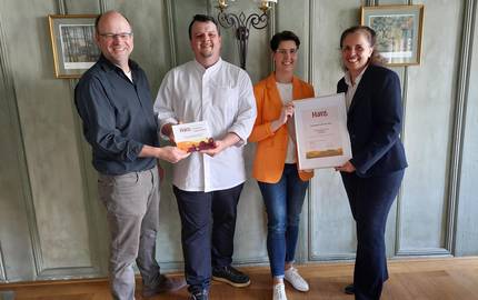 Urkundenübergabe Gaststuben Gothisches Haus