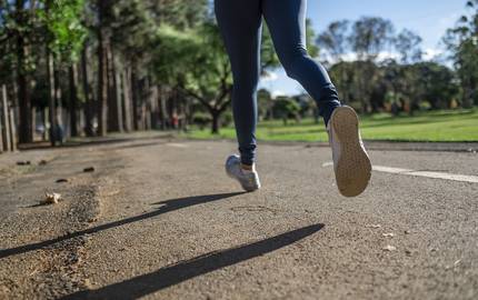 Beine von Joggerin