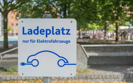 Schild für Ladestelle
