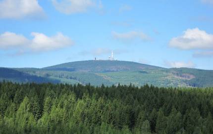 Blick auf den Brocken vom Ottofelsen