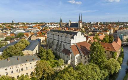 Halle_Altstadt_Ansicht_vom_Dom_mit Saale_