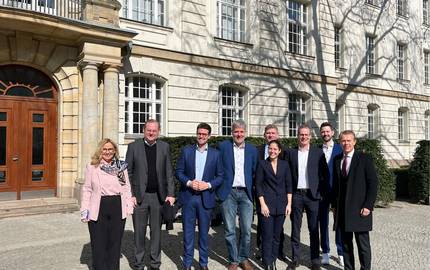 treffen bmwk janecek streik 2 19032024 (v.l.n.r.:) Karina Kaestner (DB Fernverkehr AG), Dirk Inger (DRV), Sven Liebert (BTW), Dieter Janecek (BMWK), Deborah Rothe (ITB Berlin), Jan Körner (Lufthansa Group), Jörn Holtmeier (AUMA), Simon Bull (BTW), Ralph Beisel (ADV); digital zum Treffen zugeschaltet waren Sören Hartmann (BTW) und Oliver Bonke (H World International)